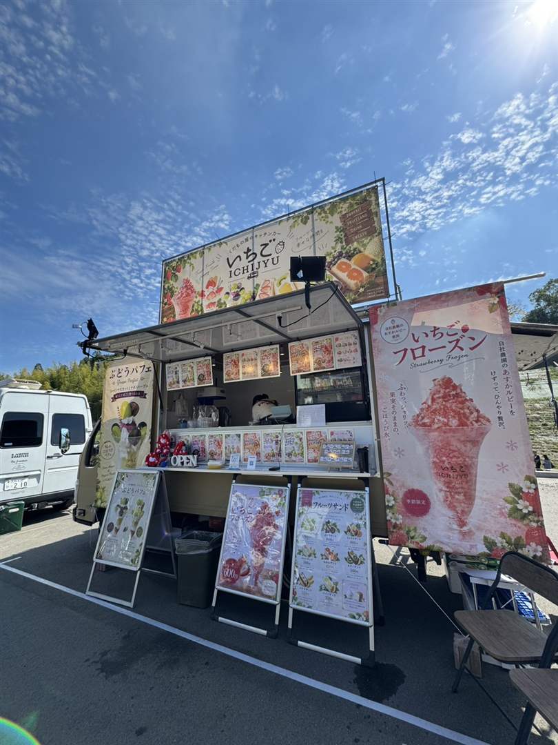 いちごスイーツのキッチンカー