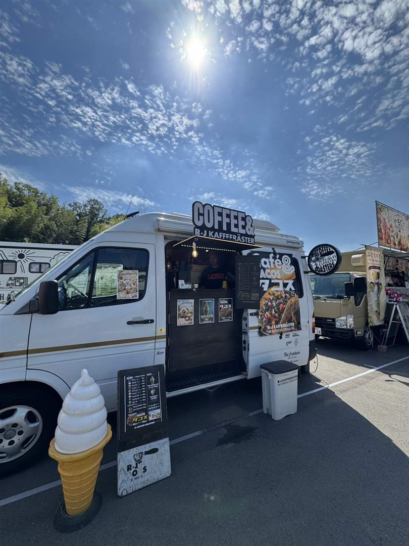 コーヒーとソフトクリームのキッチンカー